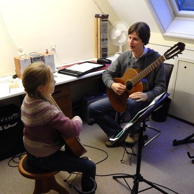 gitaardocent robert beemsterboer geeft gitaarles in gouda